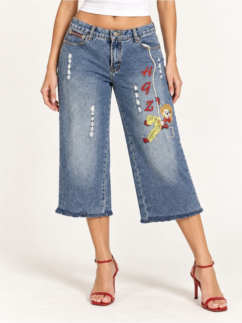 Rare Y2K QIAOSENNU Anime Embroidered Distressed Crop Capri Jeans